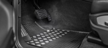 Kateri gumi tepihi so bolj kvalitetni - z vonjem ali brez?